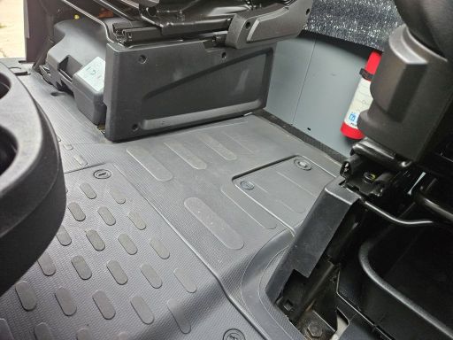 2016 Promaster 1500 136WB Floor Between the Seats